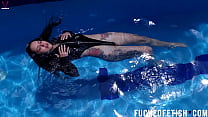 Jessica Bunny Swims Underwater in a Pool - Watch Now!